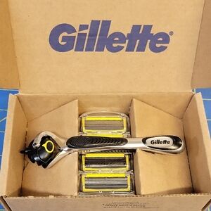 Gillette ProGlide Shield Razor with 4 Cartridges New in Box